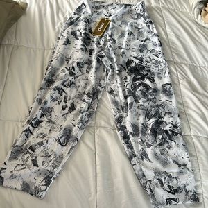 Oalka joggers size small